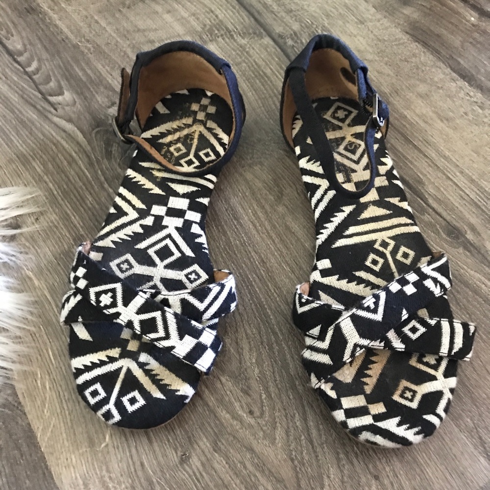 Toms Aztec print open toe cross strap sandal black